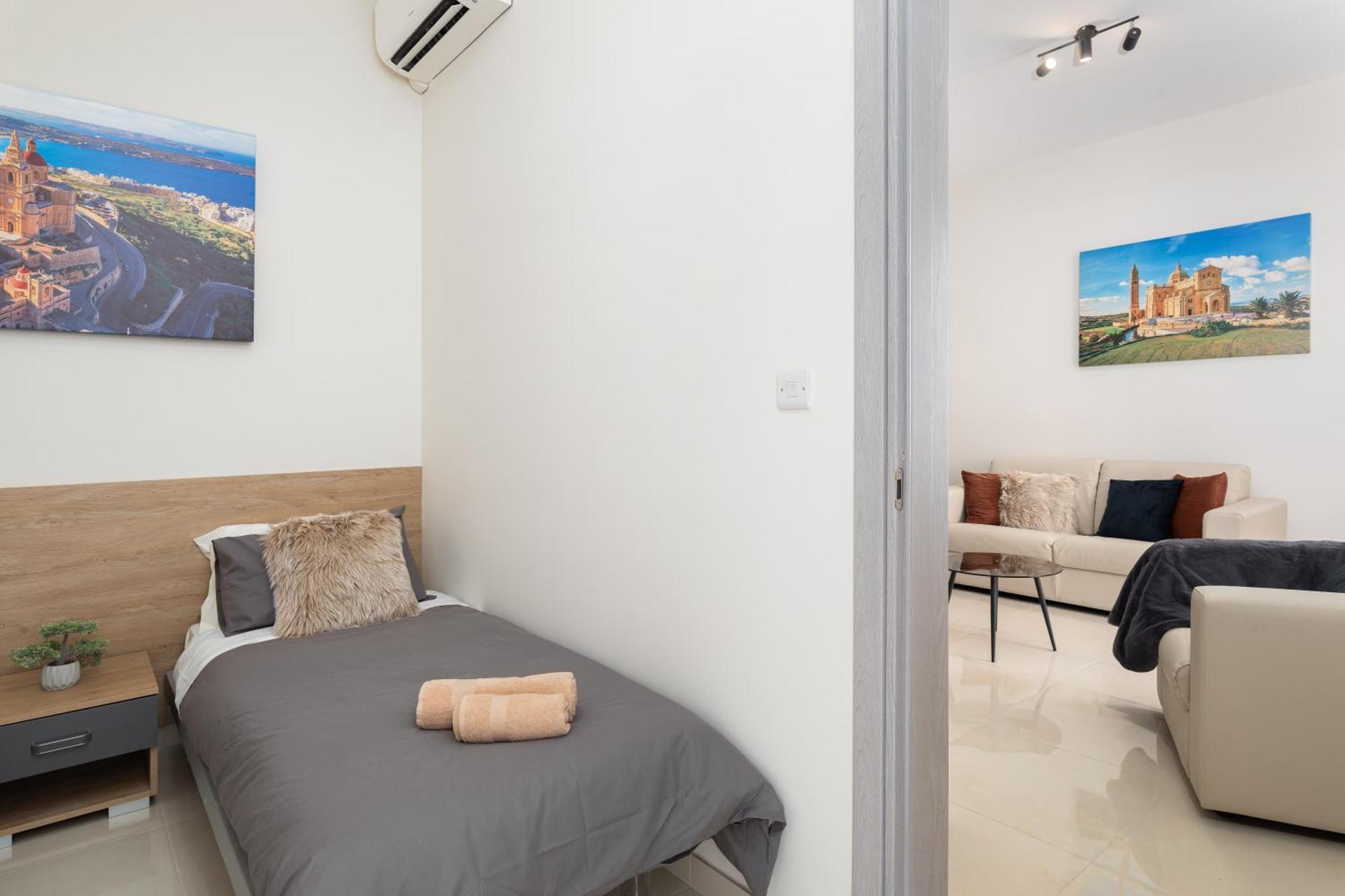 Modern 2bd With Maltese Balcony & Back Yard - Close To St Julian's & St Georges Bay & Sliema Promenade *